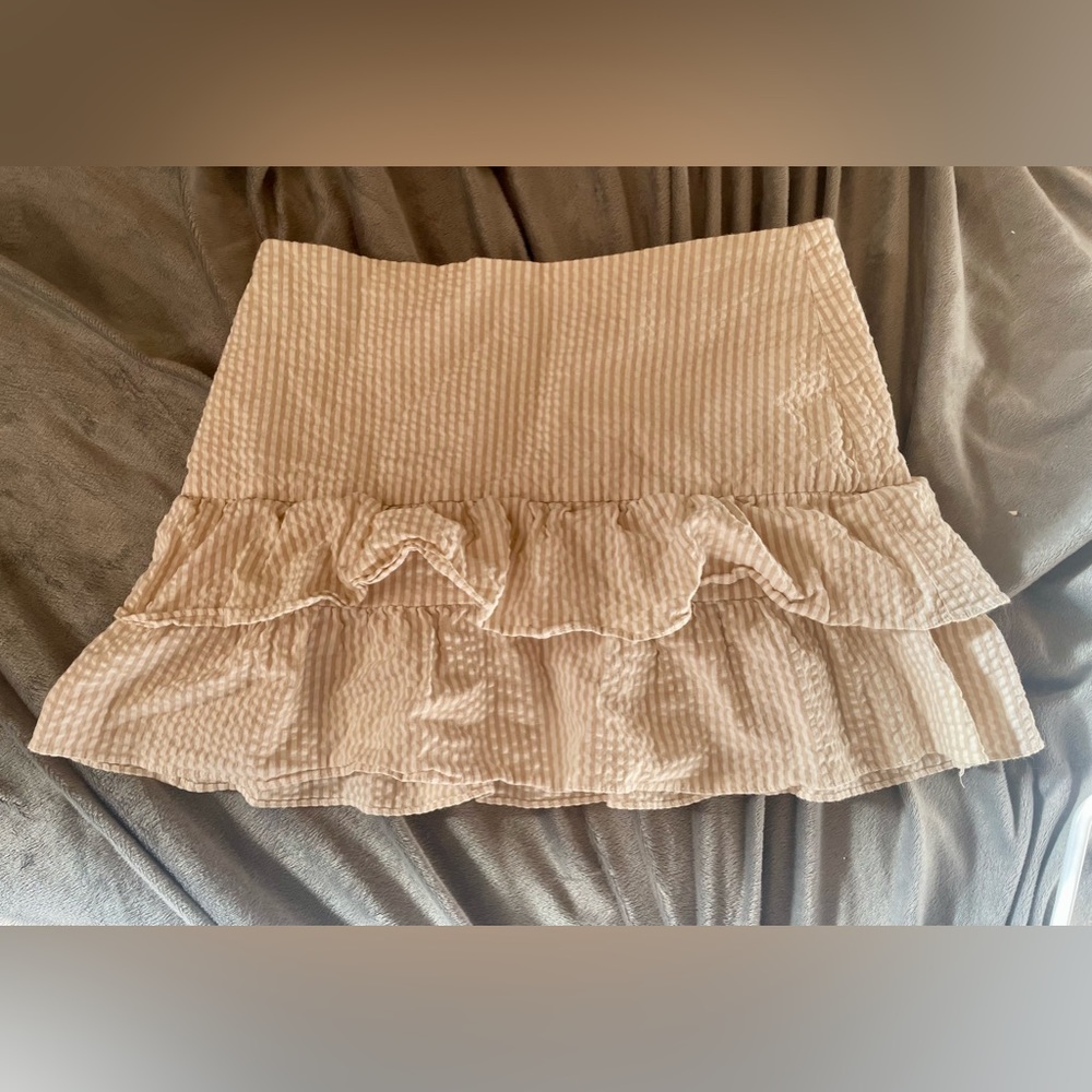 ADORABLE striped ruffle skirt EUC